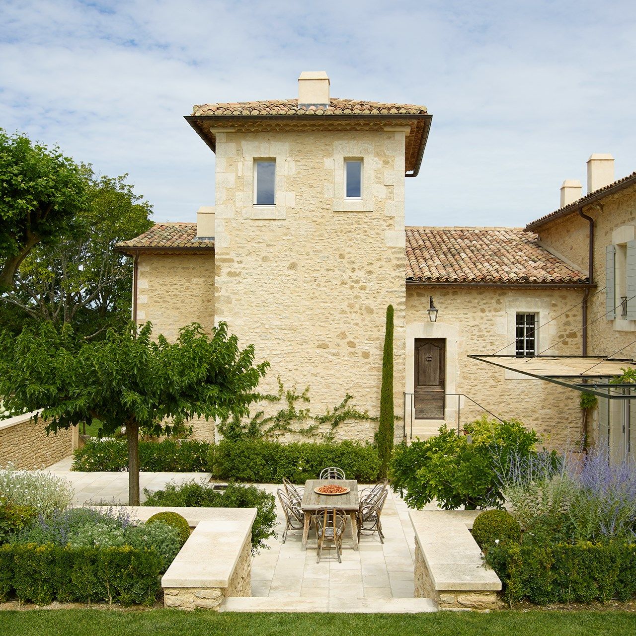 A dream stone house set in the lavender fields of the Luberon