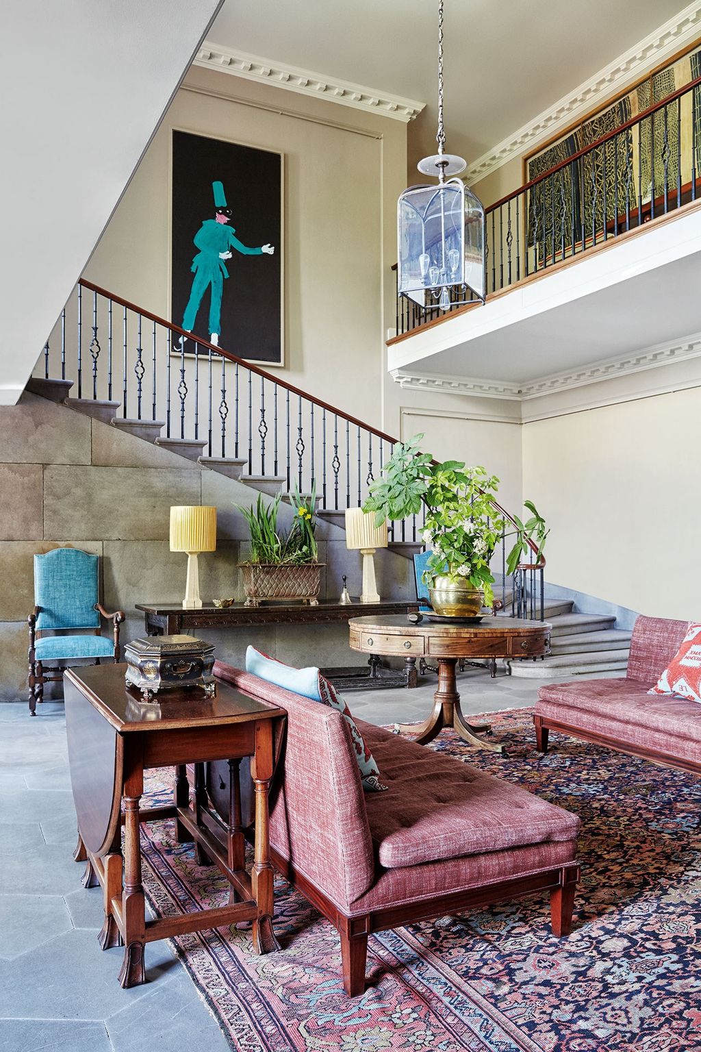 Antique Furniture  Carpet| Traditional Living Room Ideas