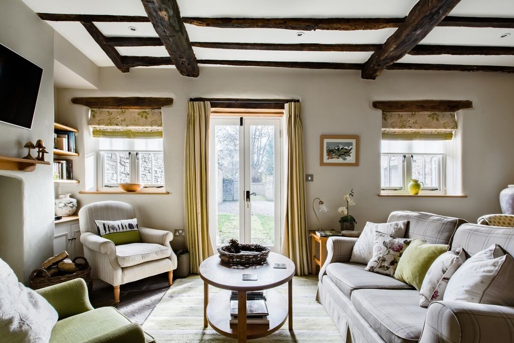 About an hours drive from Cardiff this two bedroom lodge is set on the grounds of a Georgian mansion. Entered through a...