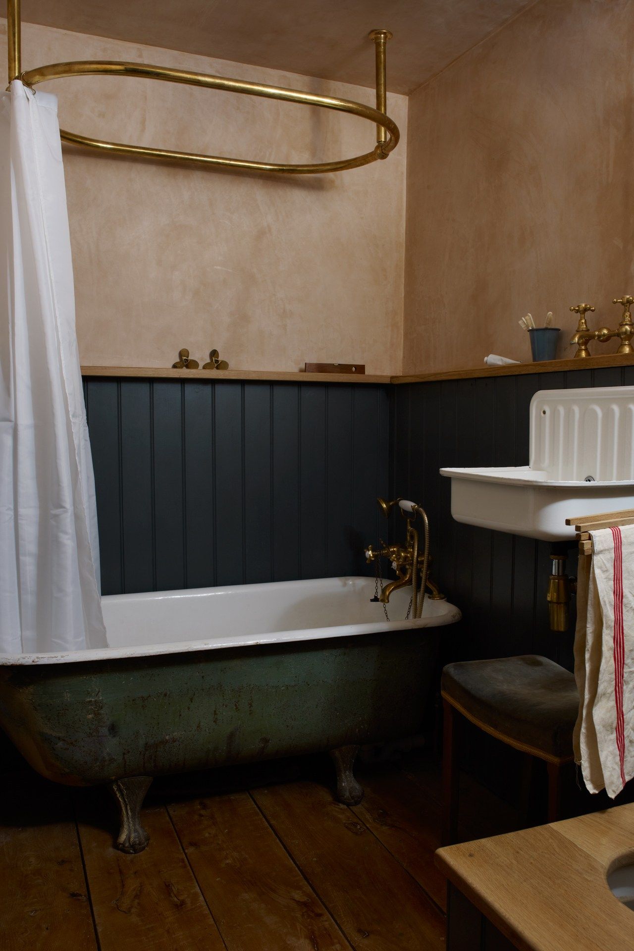 Image may contain Tub Bathtub Interior Design and Indoors