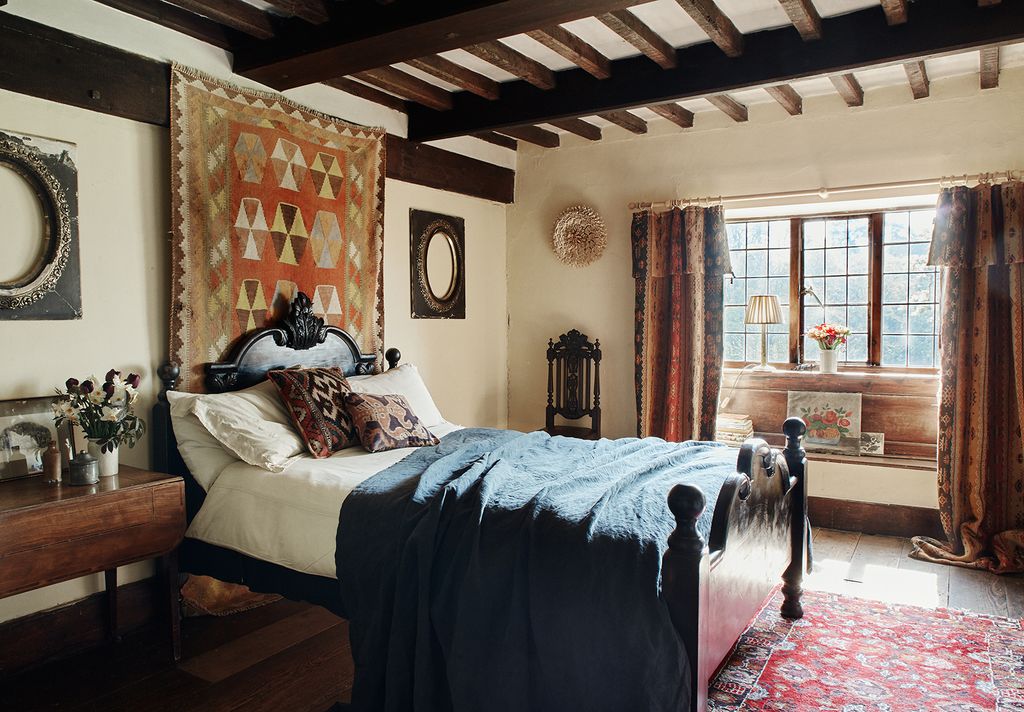 Image may contain Indoors Room Bedroom Furniture Bed Living Room and Dorm Room