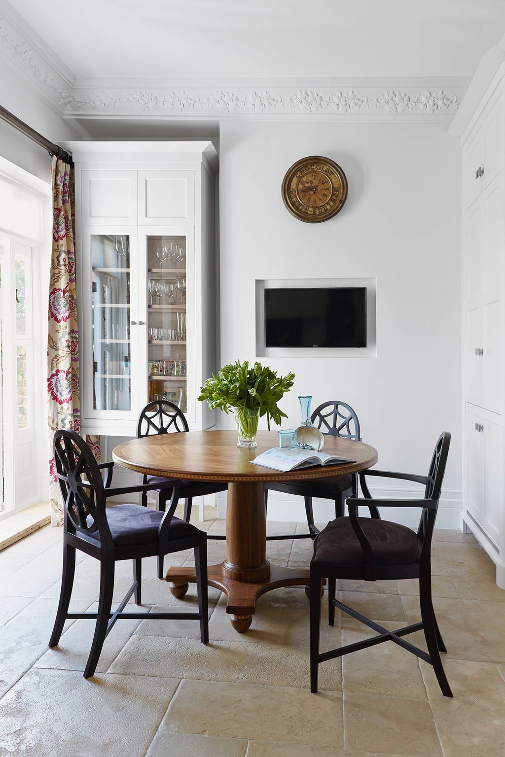 Round Wooden Table | Dining Room Design Ideas