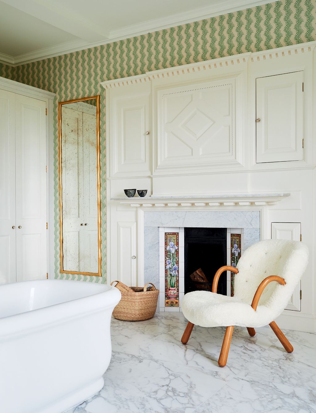 Image may contain Furniture Chair Interior Design Indoors Room Tub and Home Decor