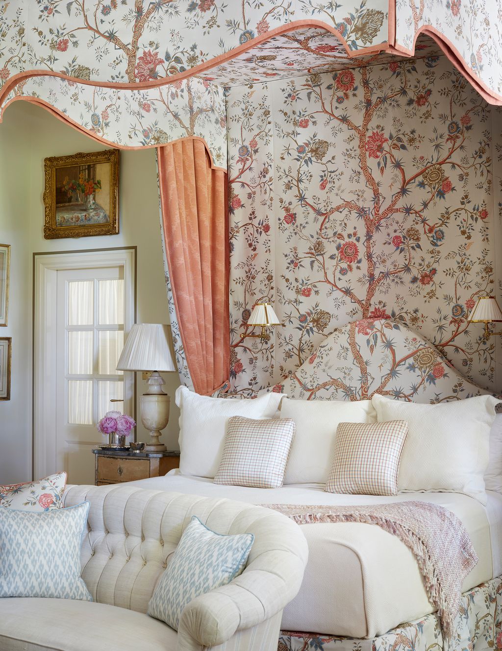 Shauna explains the origins of the chintzes and toiles used all over the house. From the seventeenth century curtains...