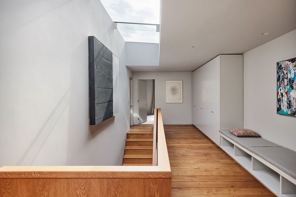 The painting on the stairs is by YiChen Hung.