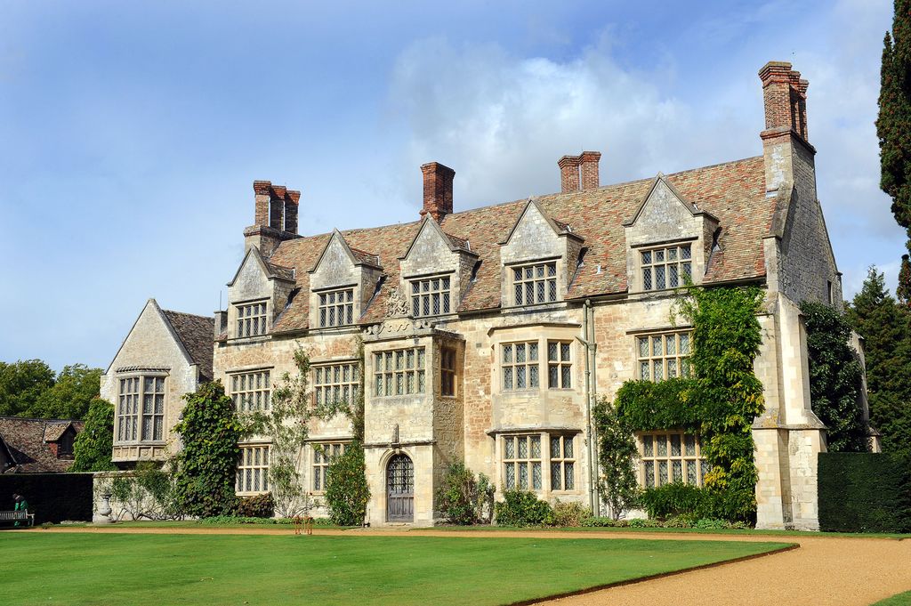 Anglesey Abbey in Cambridgeshire is one of the UKs best winter gardens full of both colour and scent. Recent replanting...