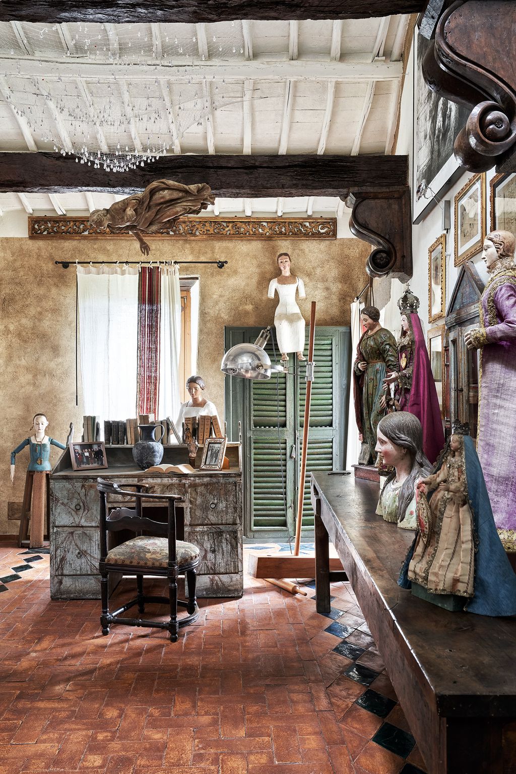 The study is a riot of the religious and the bizarre which reflects Paolos preference for ‘a confusion of beauty.