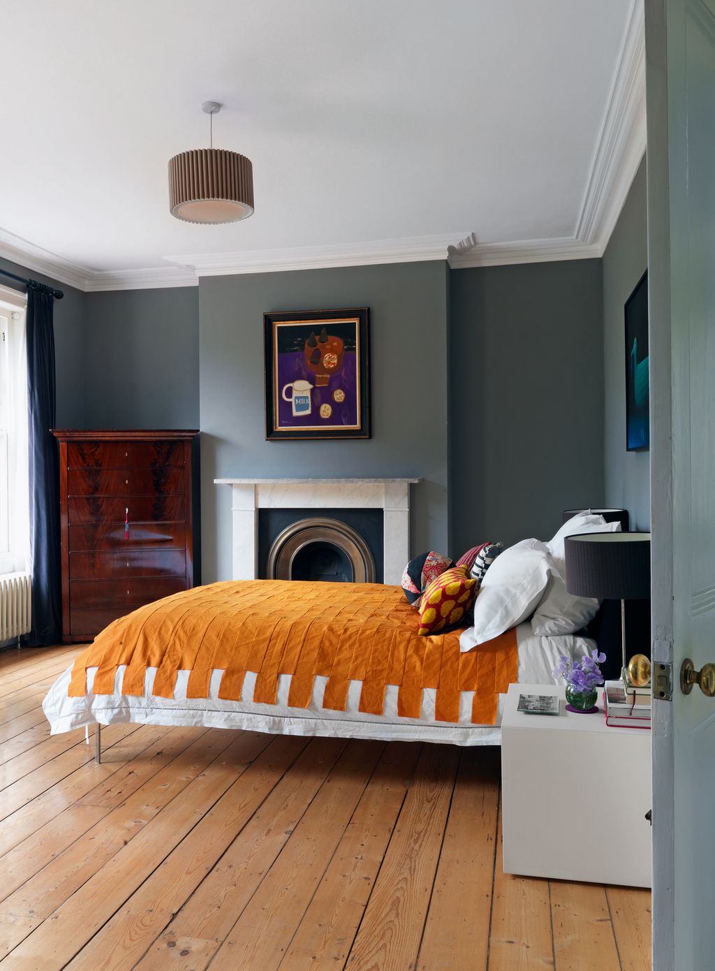 Image may contain Room Bedroom Indoors Furniture Interior Design Dorm Room Bed Flooring and Living Room