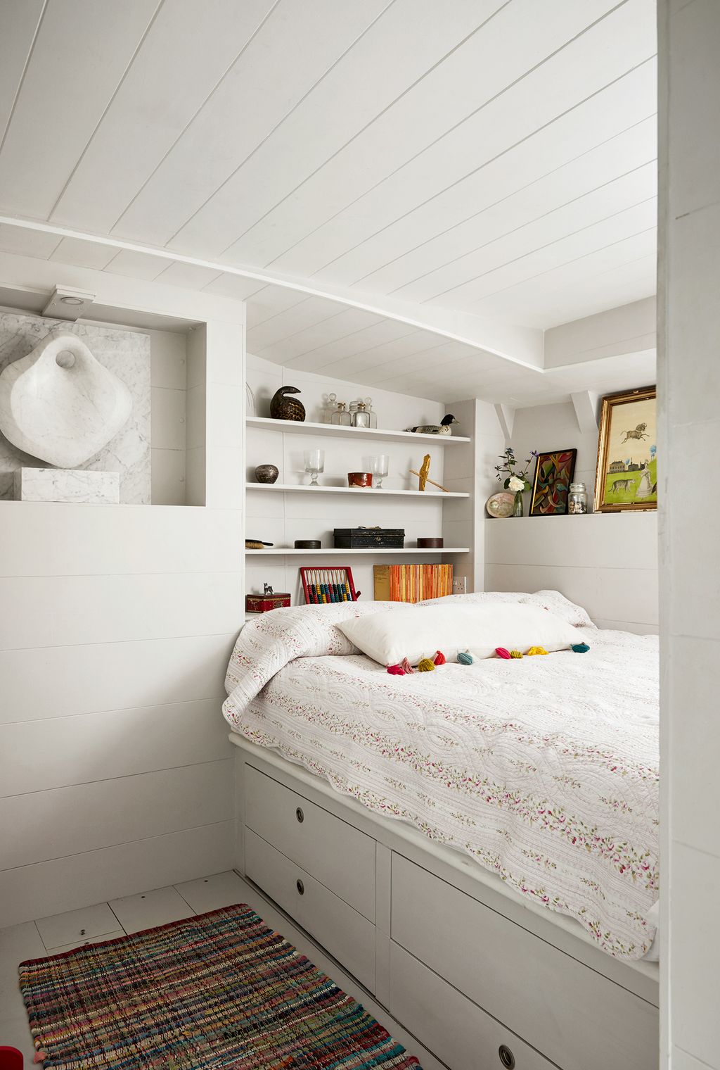 Image may contain Shelf Room Bedroom Indoors Furniture Interior Design and Corner