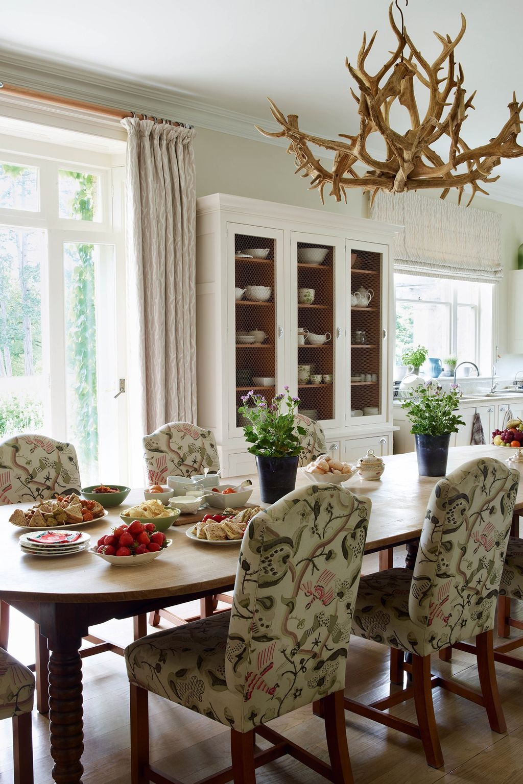 Image may contain Furniture Chair Indoors Room Dining Room Table and Living Room