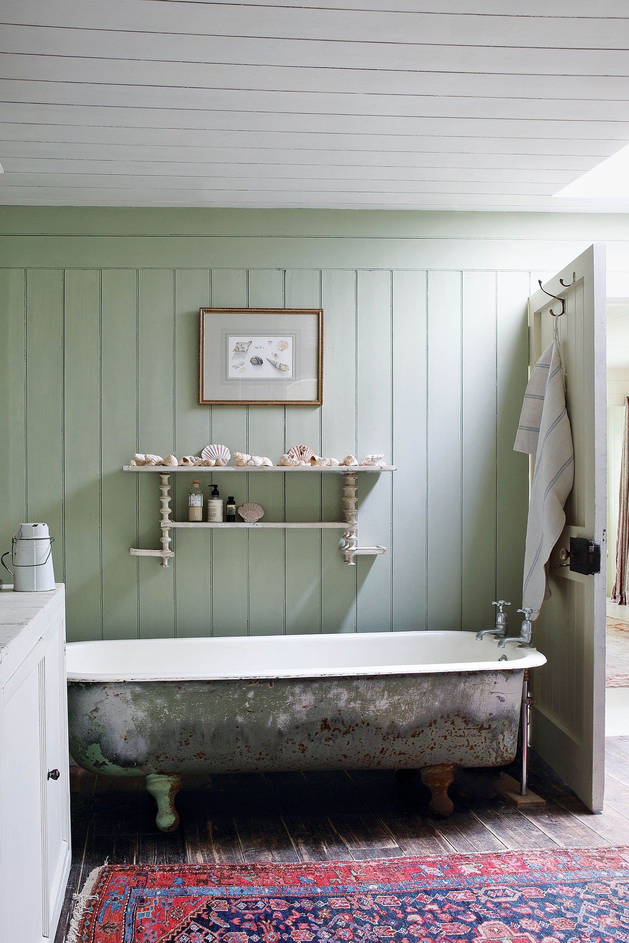 Image may contain Tub Bathtub Interior Design Indoors and Room