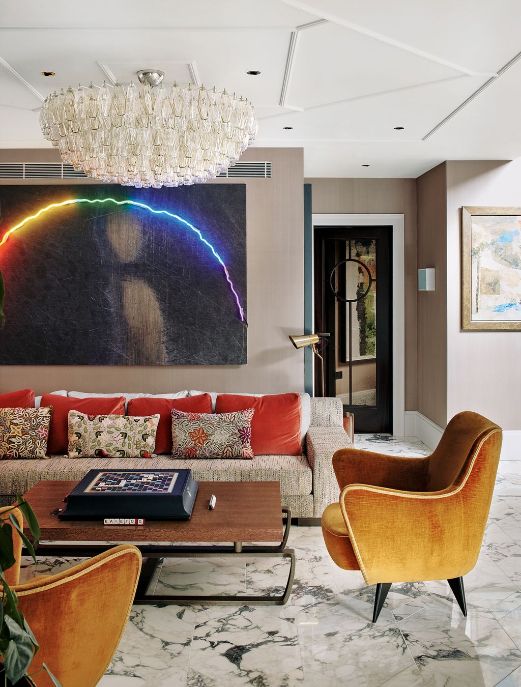 The walls of this lowergroundfloor space are covered in Fromentals ‘Strata silk in the galena colourway. The Sixties...