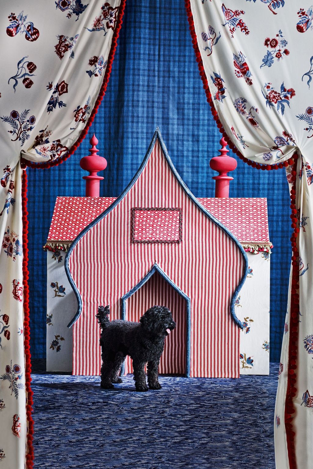 Upholstered Structure Red White And Blue Pooch Pads