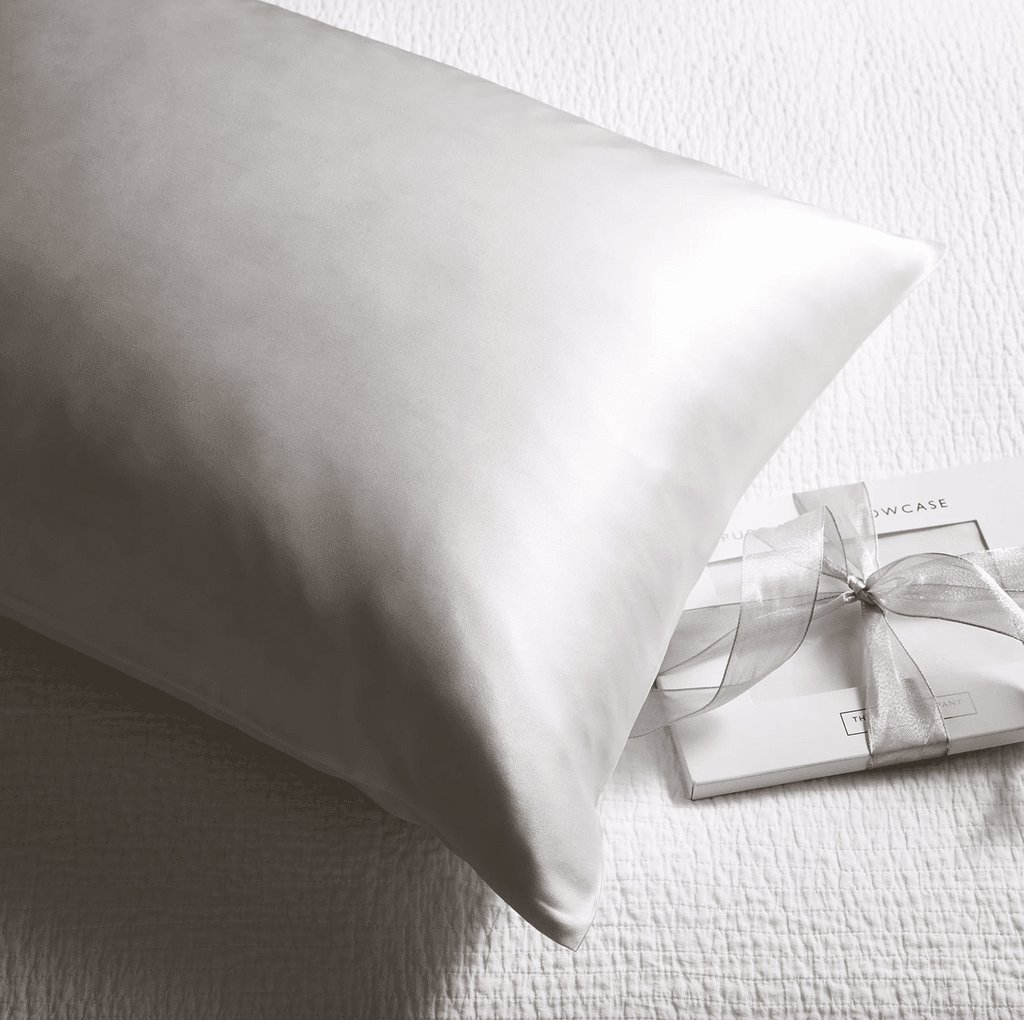 Embrace the beauty benefits of this 19 momme silk pillowcase which comes in a classic chalk colour. The smoothing case...