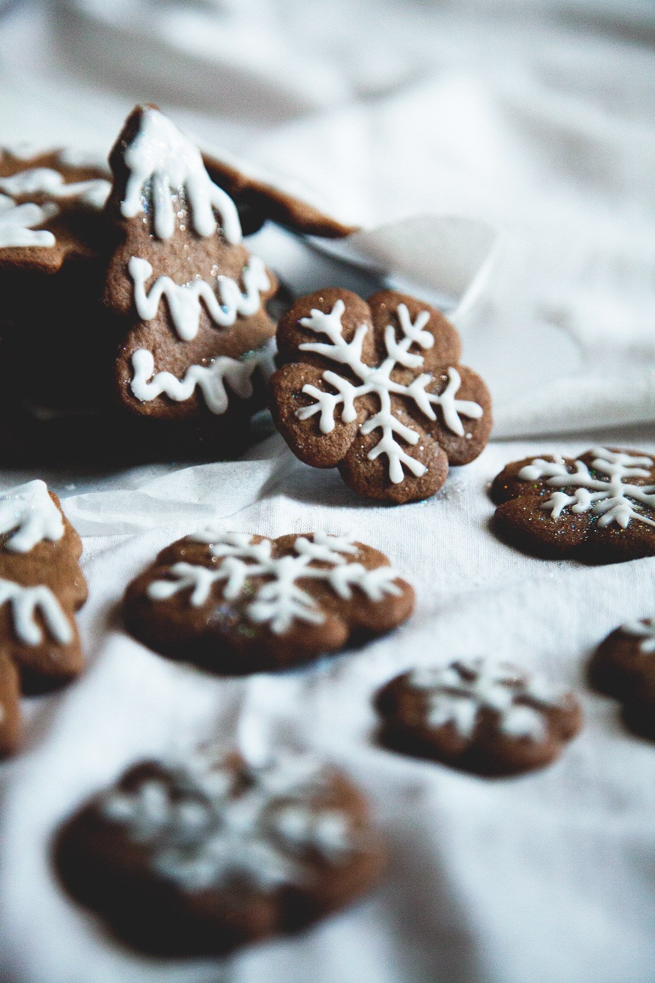 Image may contain Food Cookie Biscuit Icing Creme Cake Dessert Cream and Gingerbread