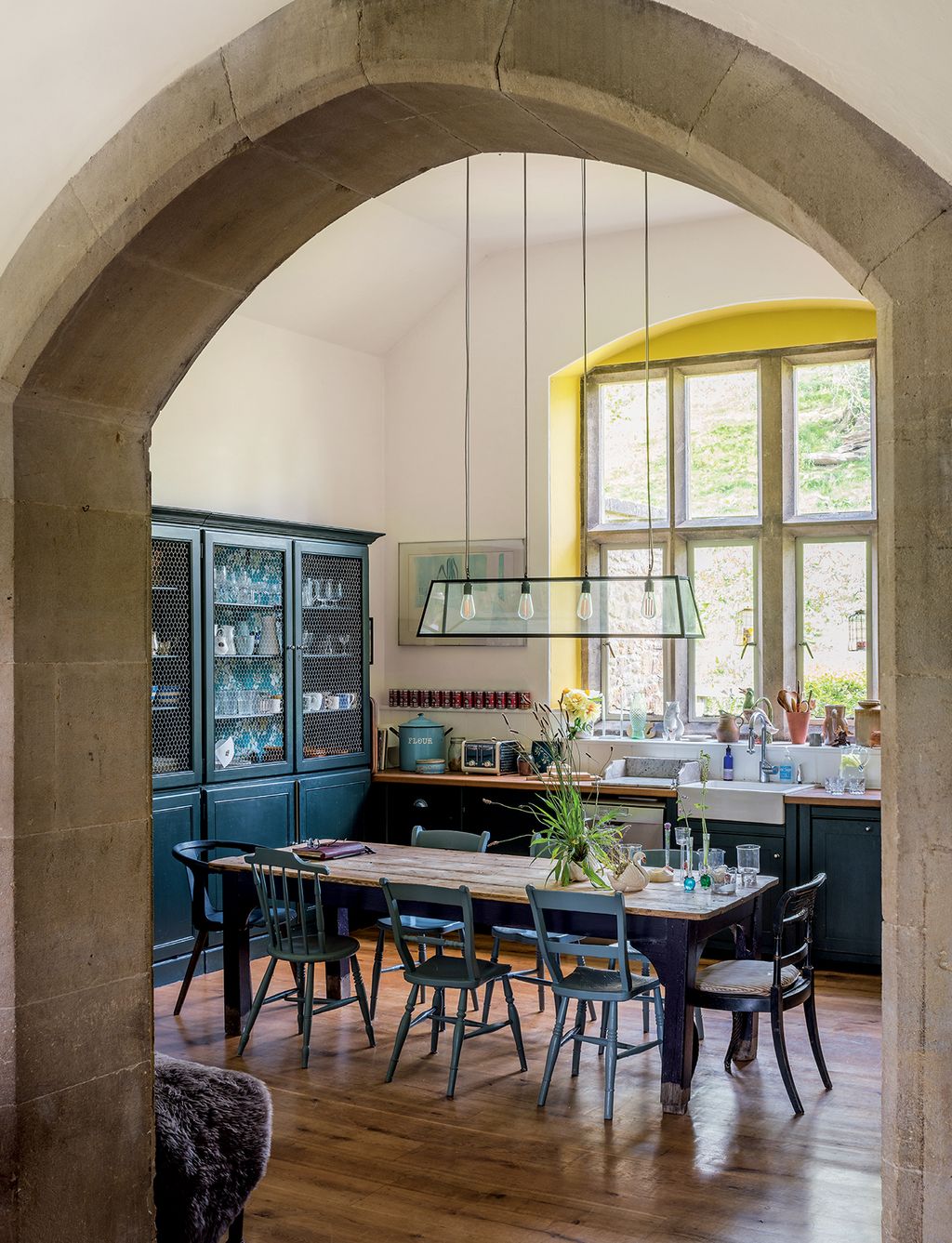 If anyone knows how to use colour it's Farrow and Ball's colour curator Joa Studholme. In her Somerset house a dining...