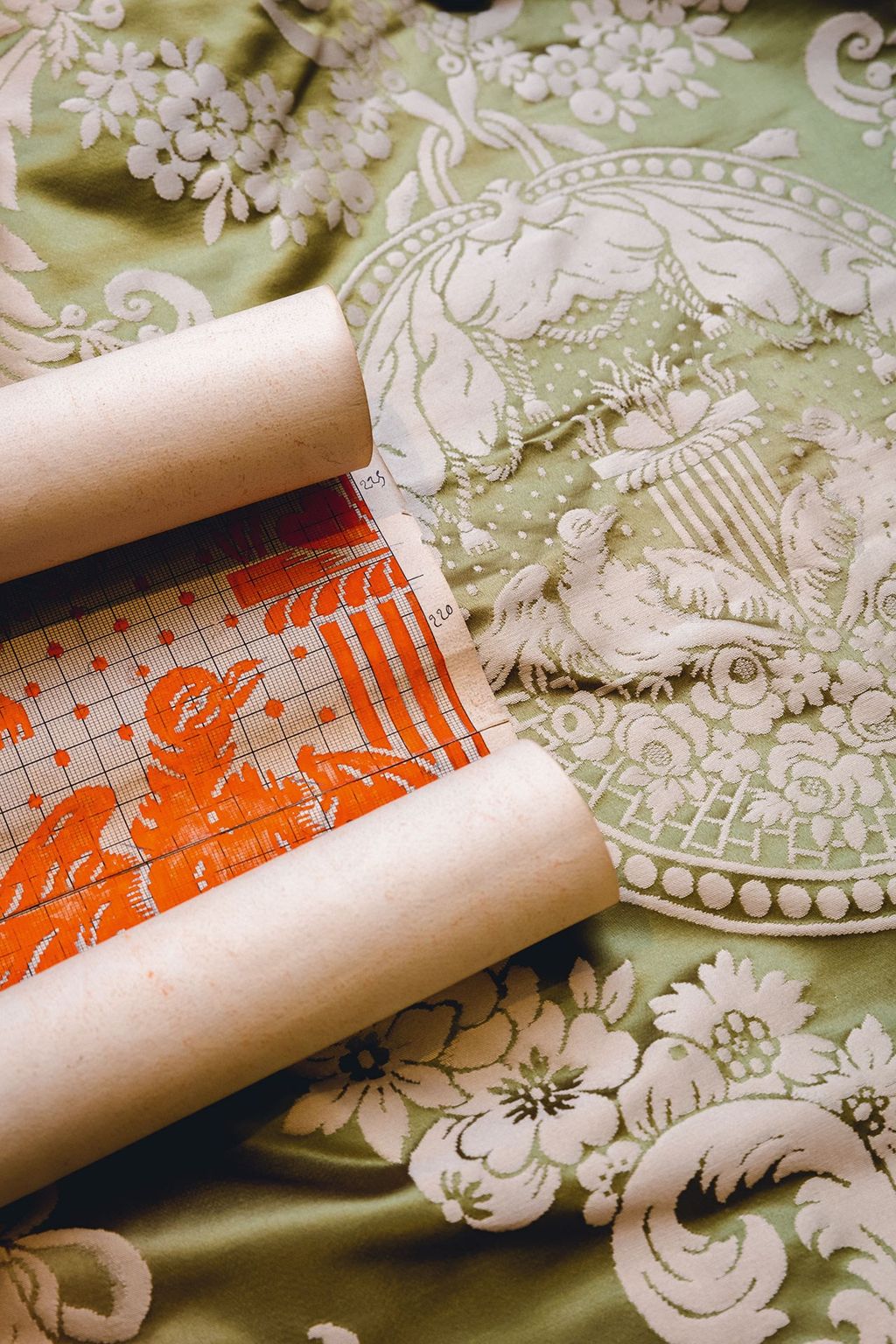 Point paper plan and finished silk | Le Manach  Woven from the archives | Decoration