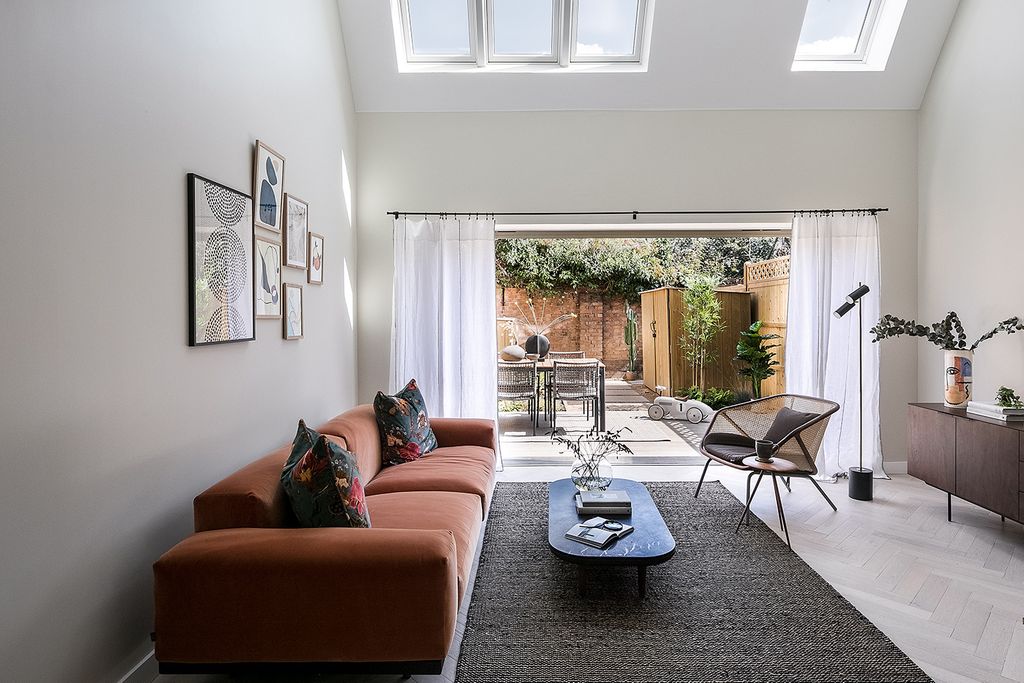 Soft textured wool and jute rug by Coral  Hive in simple handwoven black river weave. Find Coral  Hive on The List here.