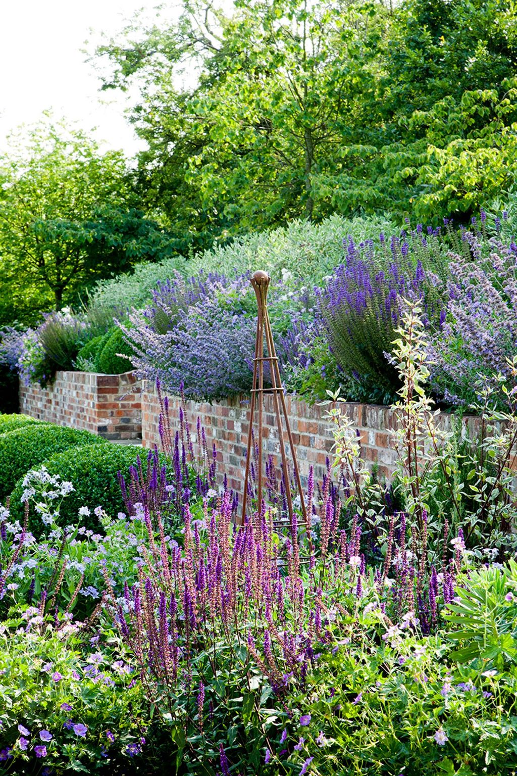Invest in an Iron Obelisk | Country Garden Design Ideas