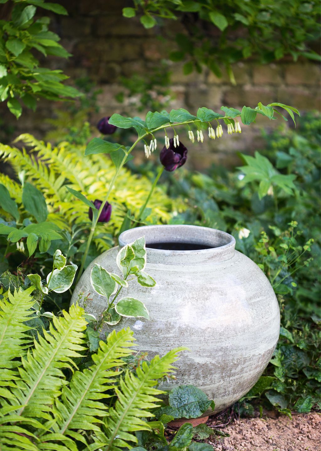Another amphora by Svend Bayer.
