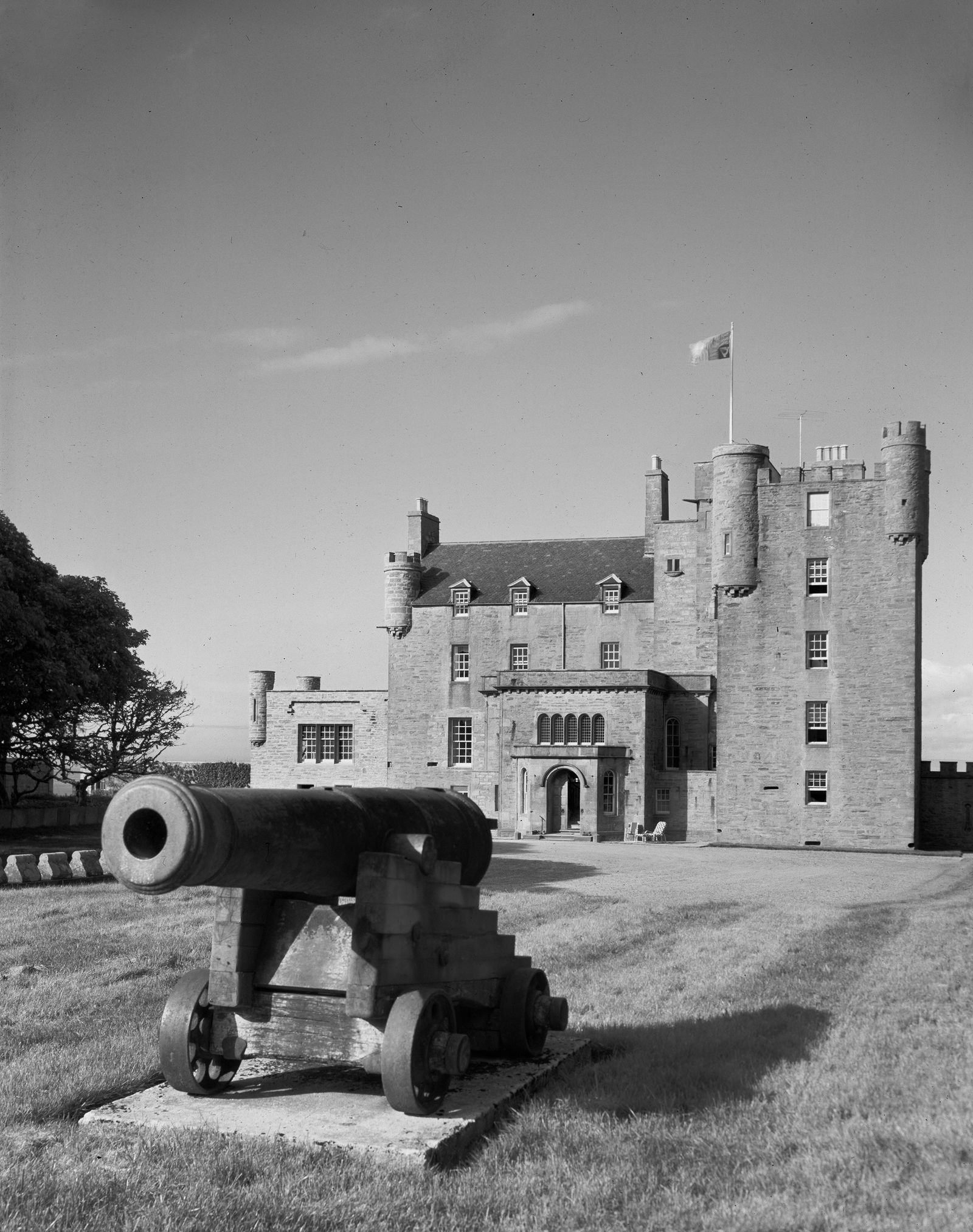 Image may contain Wheel Machine Weapon Weaponry and Cannon