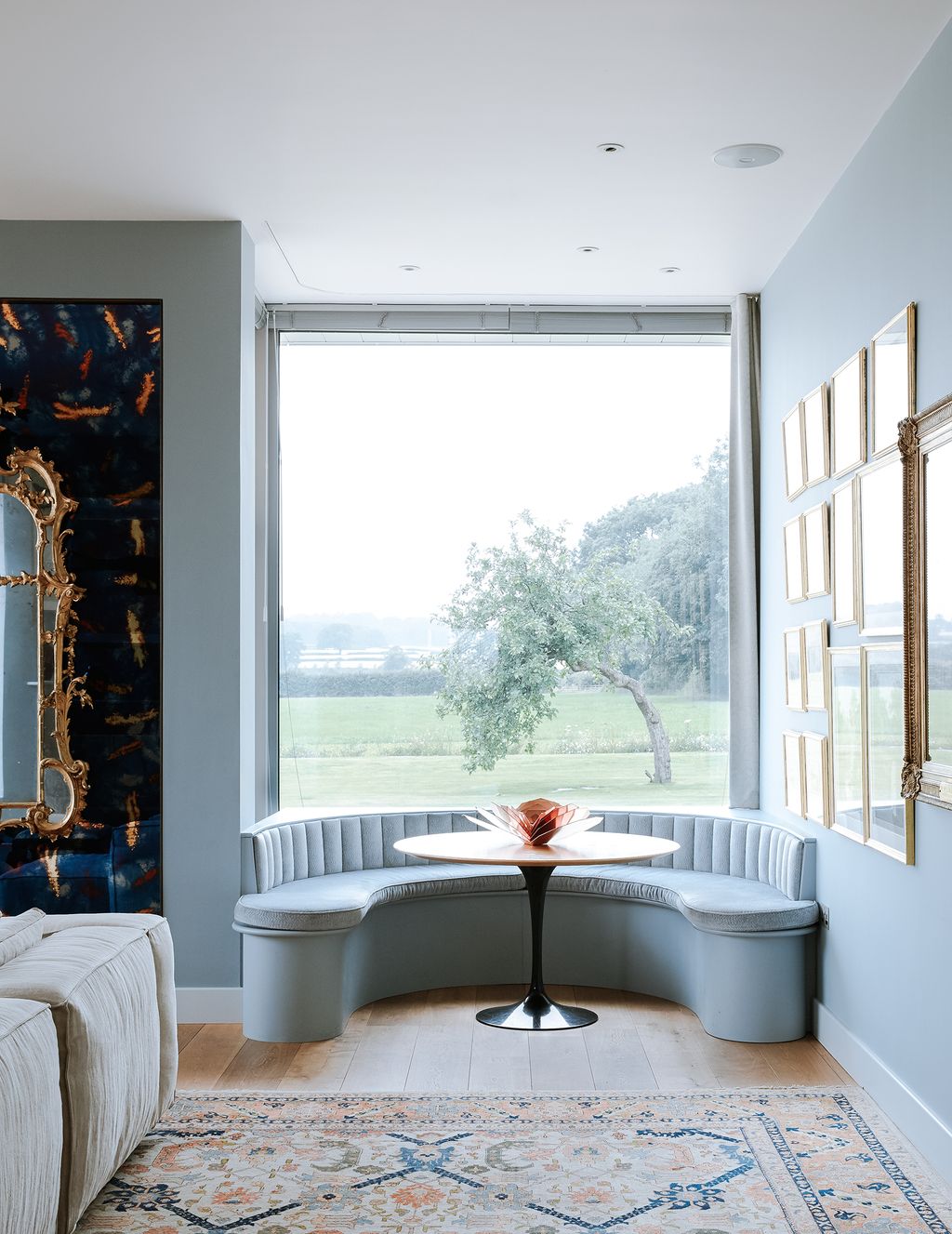 When architect Tom Brooksbanks parents decided to downsize he devised an awardwinning house that uses glass halfheight...