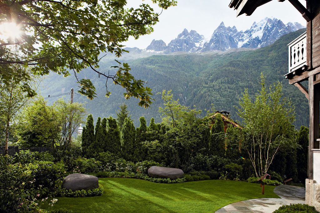 Image may contain Plant Grass Lawn Outdoors Tree Nature and Park