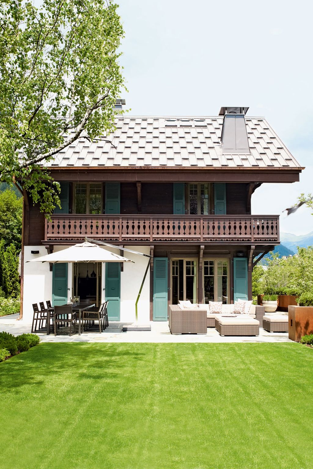 This Twenties chalet is one of the few in its original state in the srea. The exterior belied the modern interior which...