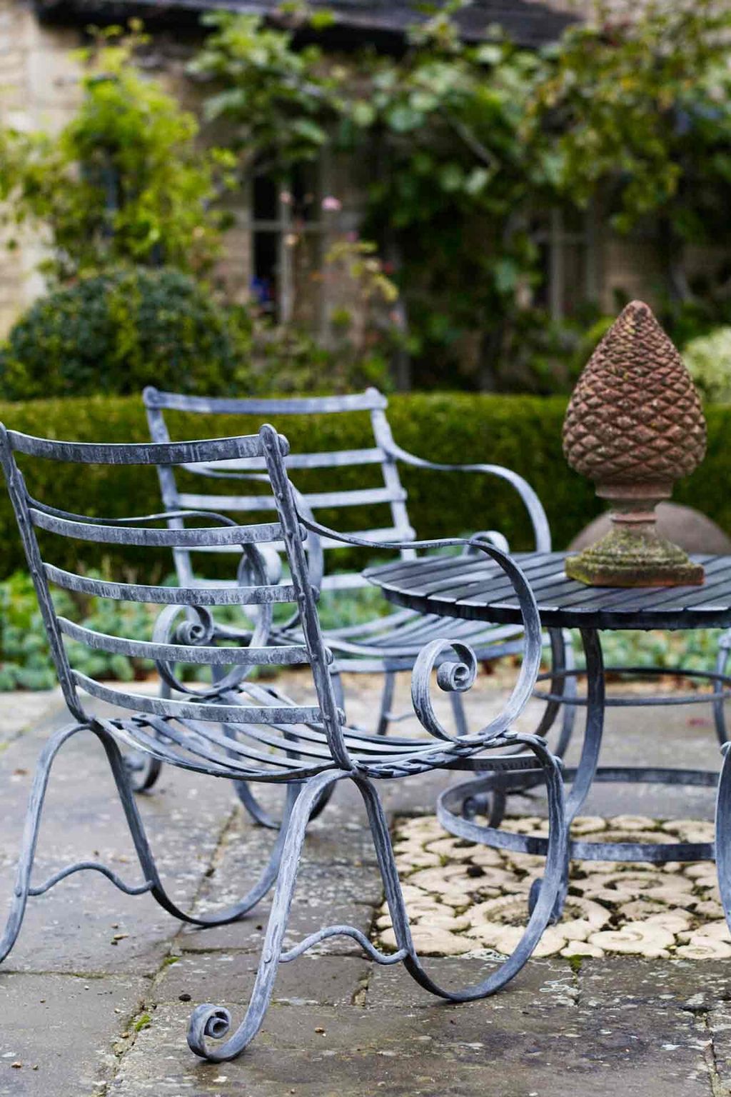 Outdoor Dining Set  Bunny Guinness' Cambridgeshire Garden | Designers' Gardens