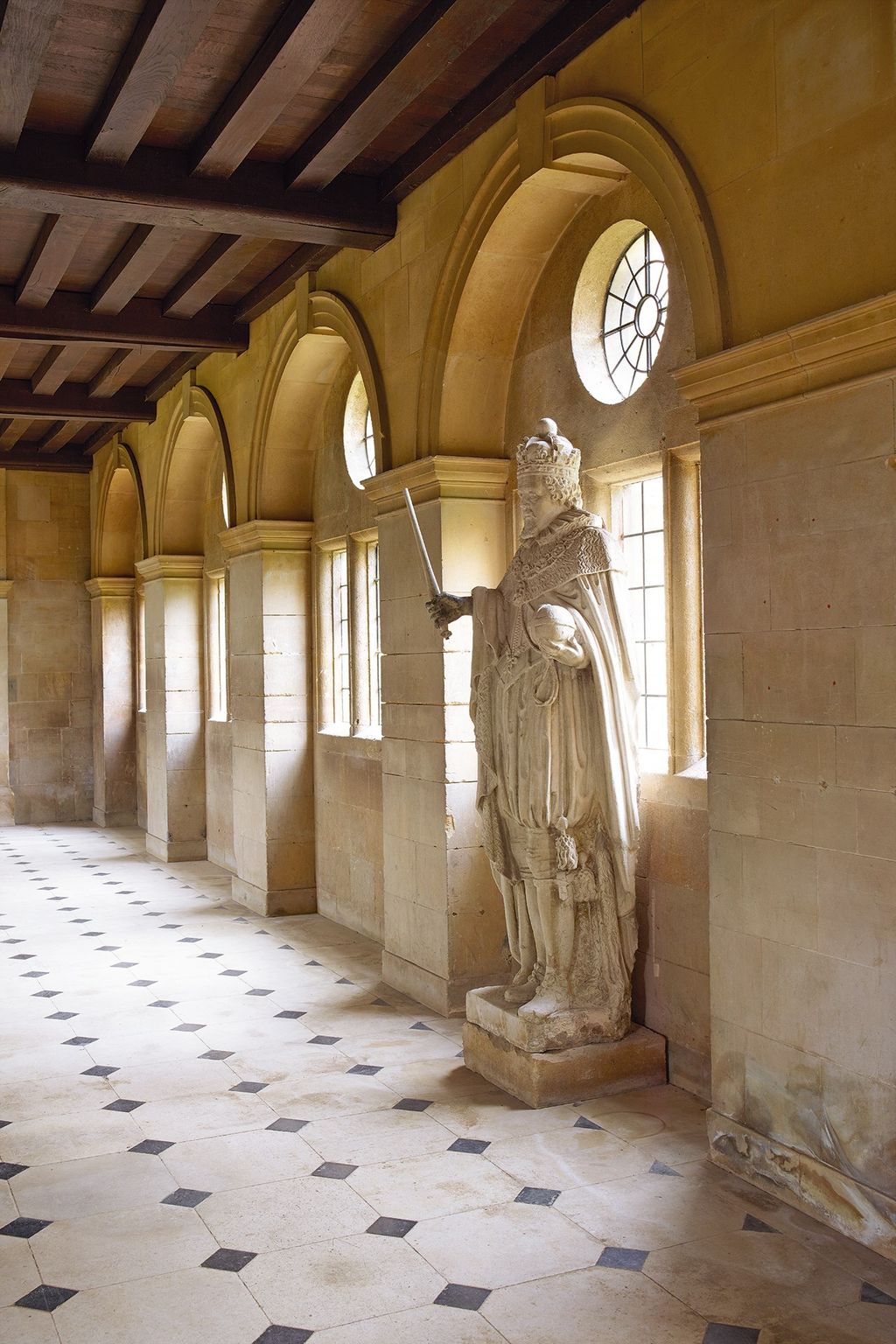 Hallway Statue At Home Apethorpe Palace | Real Homes