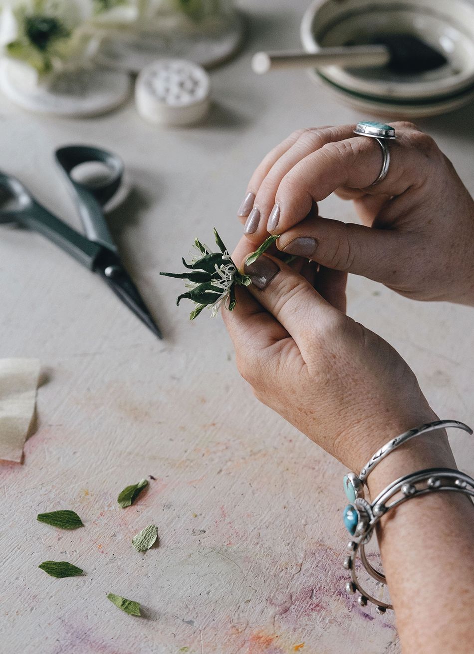 Making the honey petals  1. Cut the honey petals from pale green crepe using the honey petal template. You will need 812...