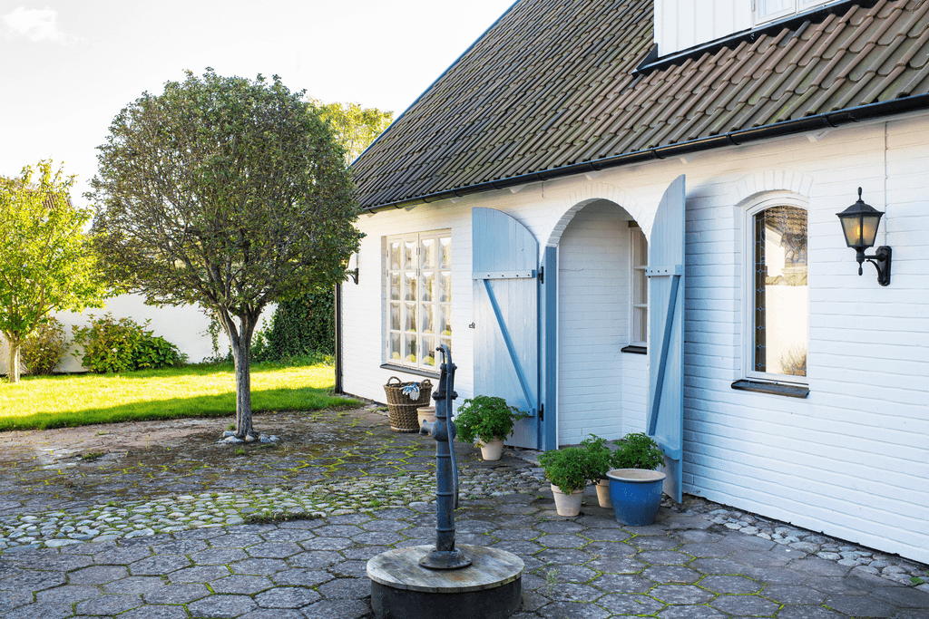 Image may contain Flagstone Path Walkway Water Sidewalk and Pavement