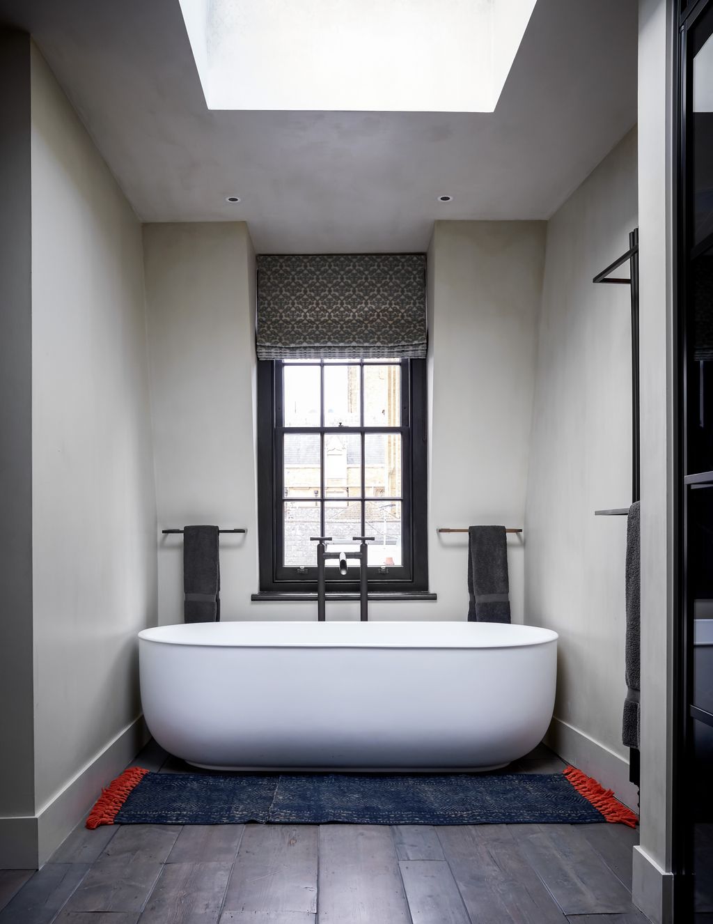 Image may contain Tub Bathtub Indoors Room Interior Design and Bathroom
