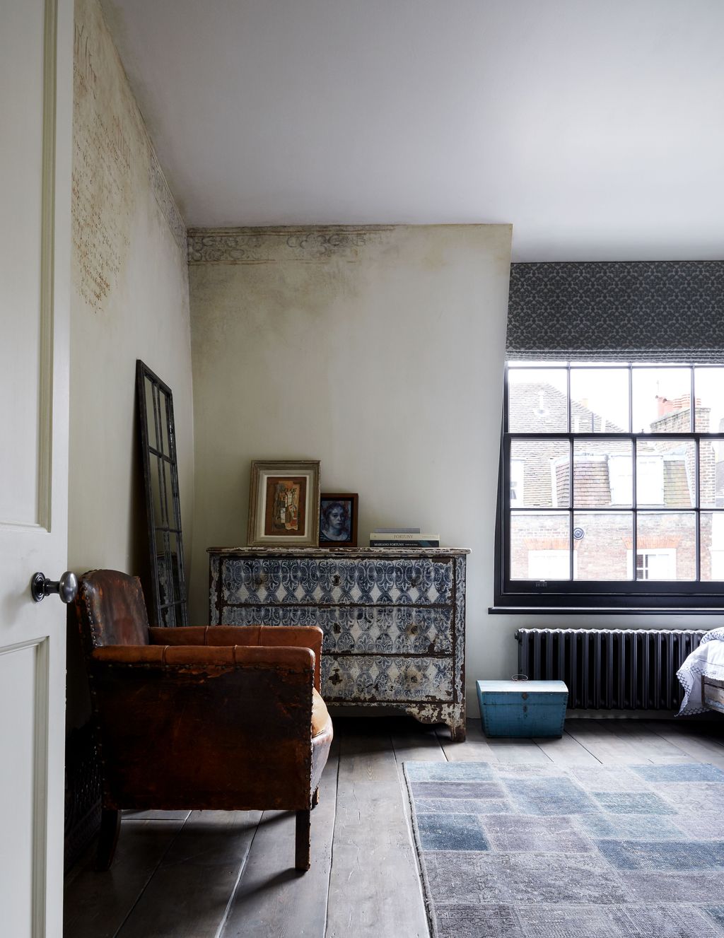 Image may contain Furniture Living Room Room Indoors Couch Flooring and Floor