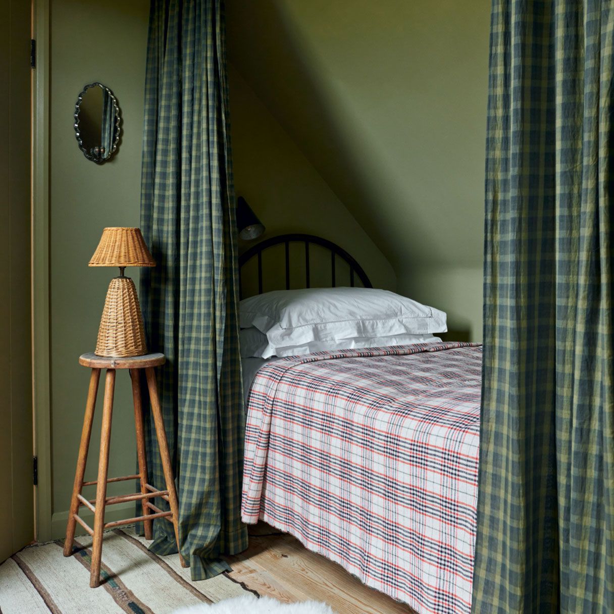 The paint colours and techniques that work best in small bedrooms