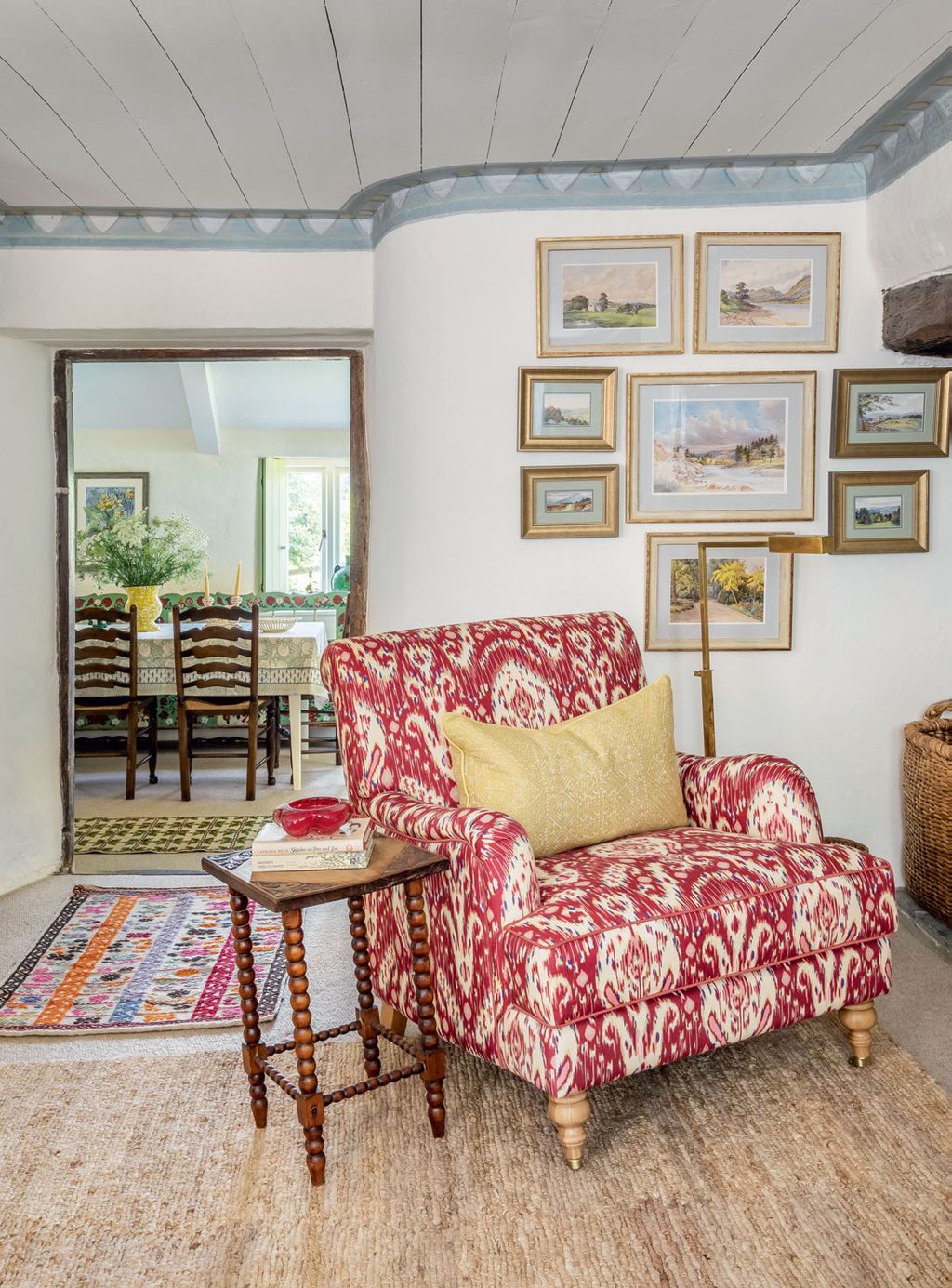 Elizabeth restored the frieze around the top of the walls which was painted by a previous owner who was an artist. A...