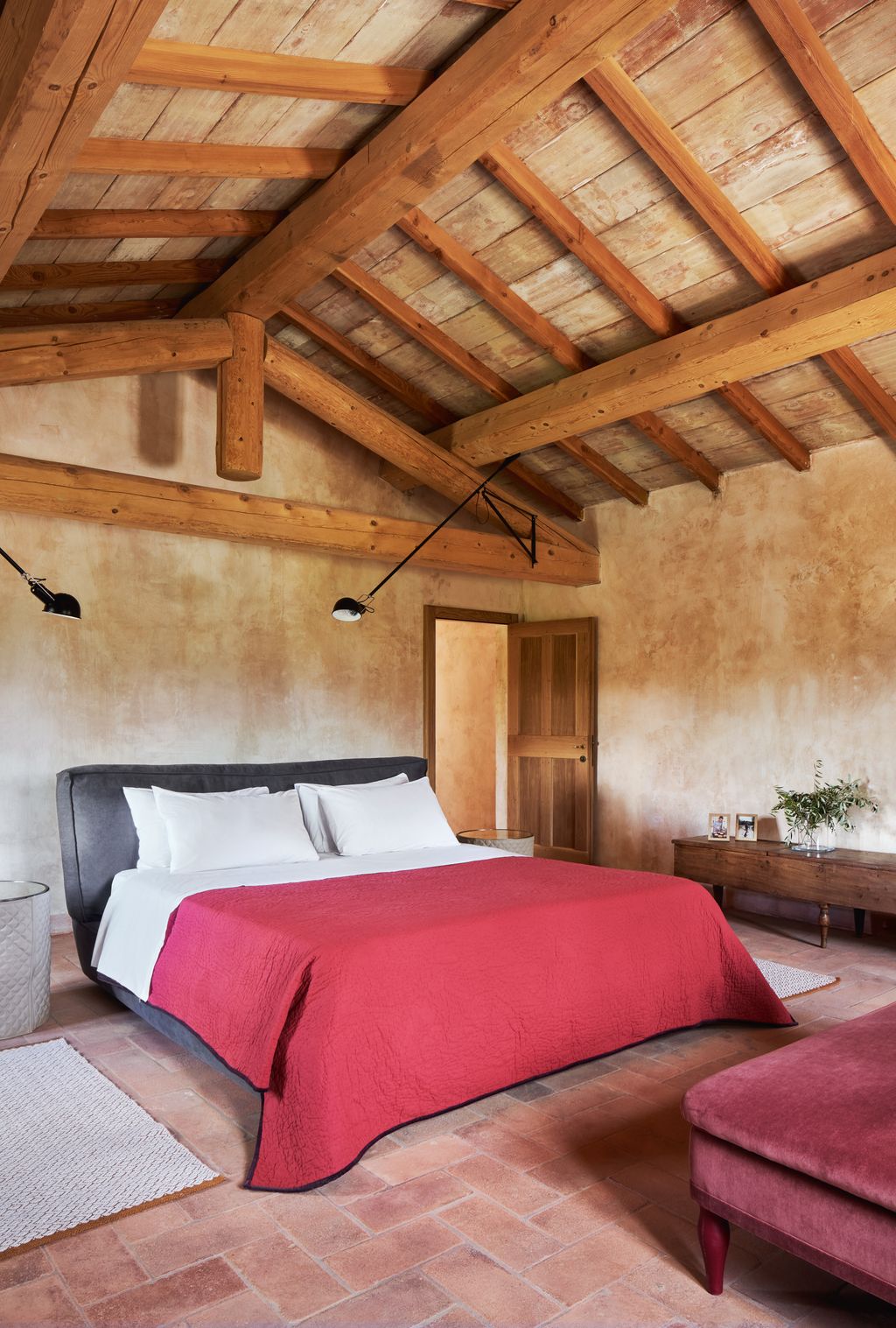 Paolo Rizzattos ‘265 articulated wall lights for Flos illuminate the ‘Sausalito bed from Cinova.