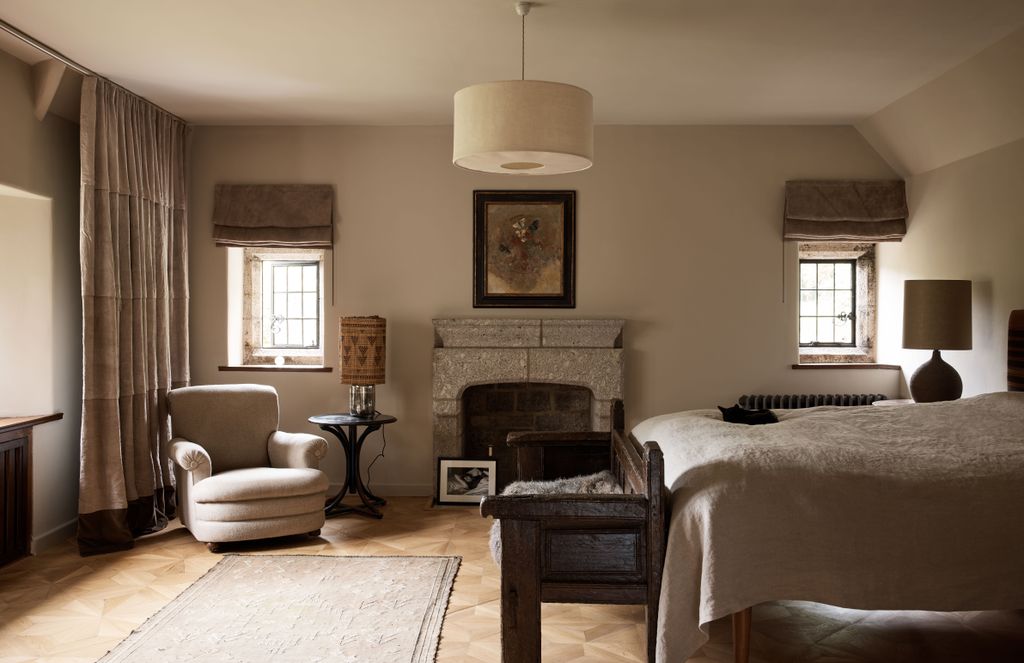 The curtain in vintage Hungarian linen features a velvet band at the bottom which was handdyed using green walnuts. The...