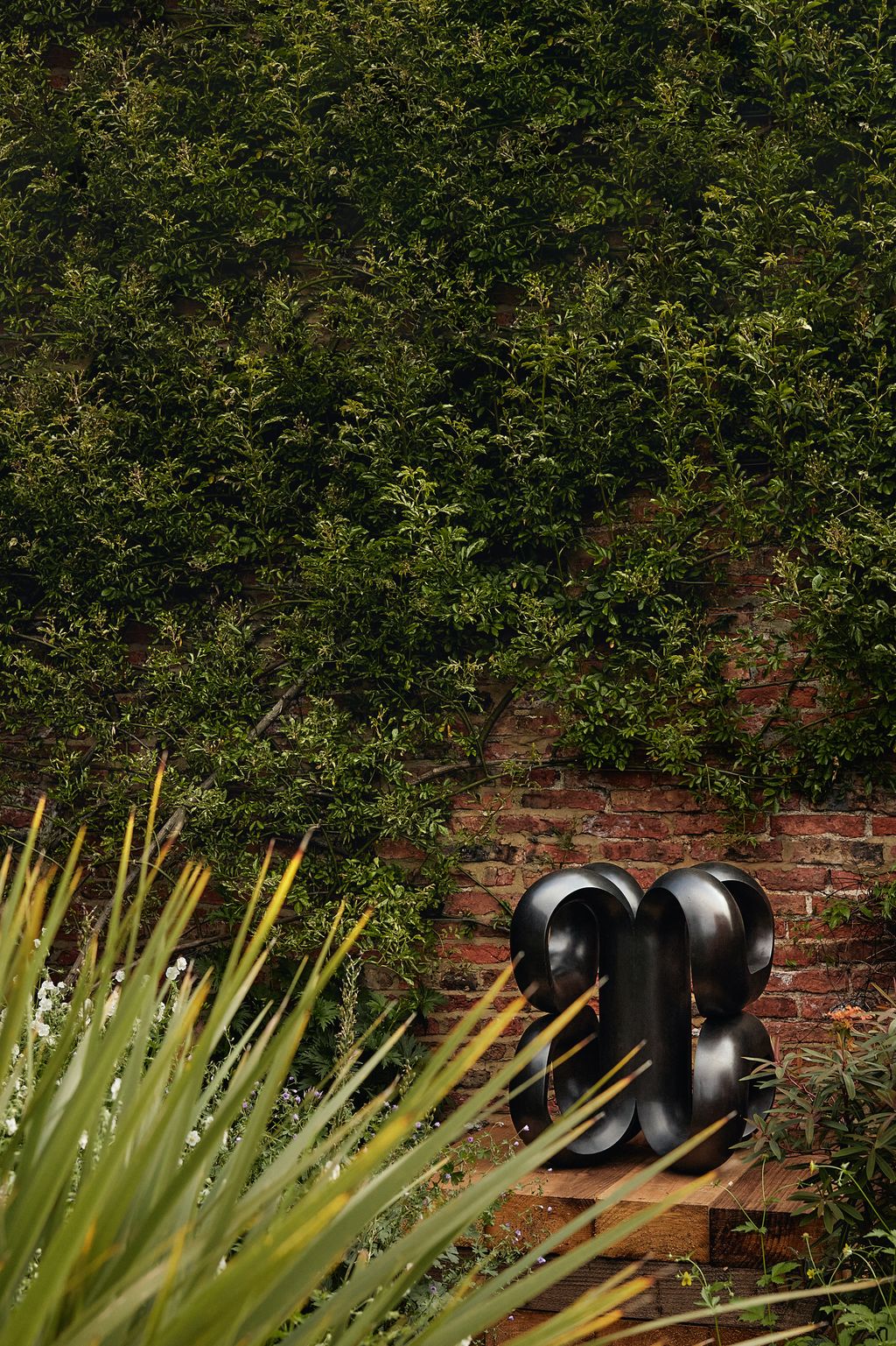 Paul de Monchauxs bronze Volute IV.