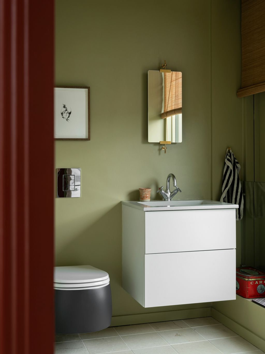 Agape toilet mirror by Københavns Møbelsnedkeri Tekla towel handcrafted tap by TONI artwork by Cathrine Raben Davidsen...