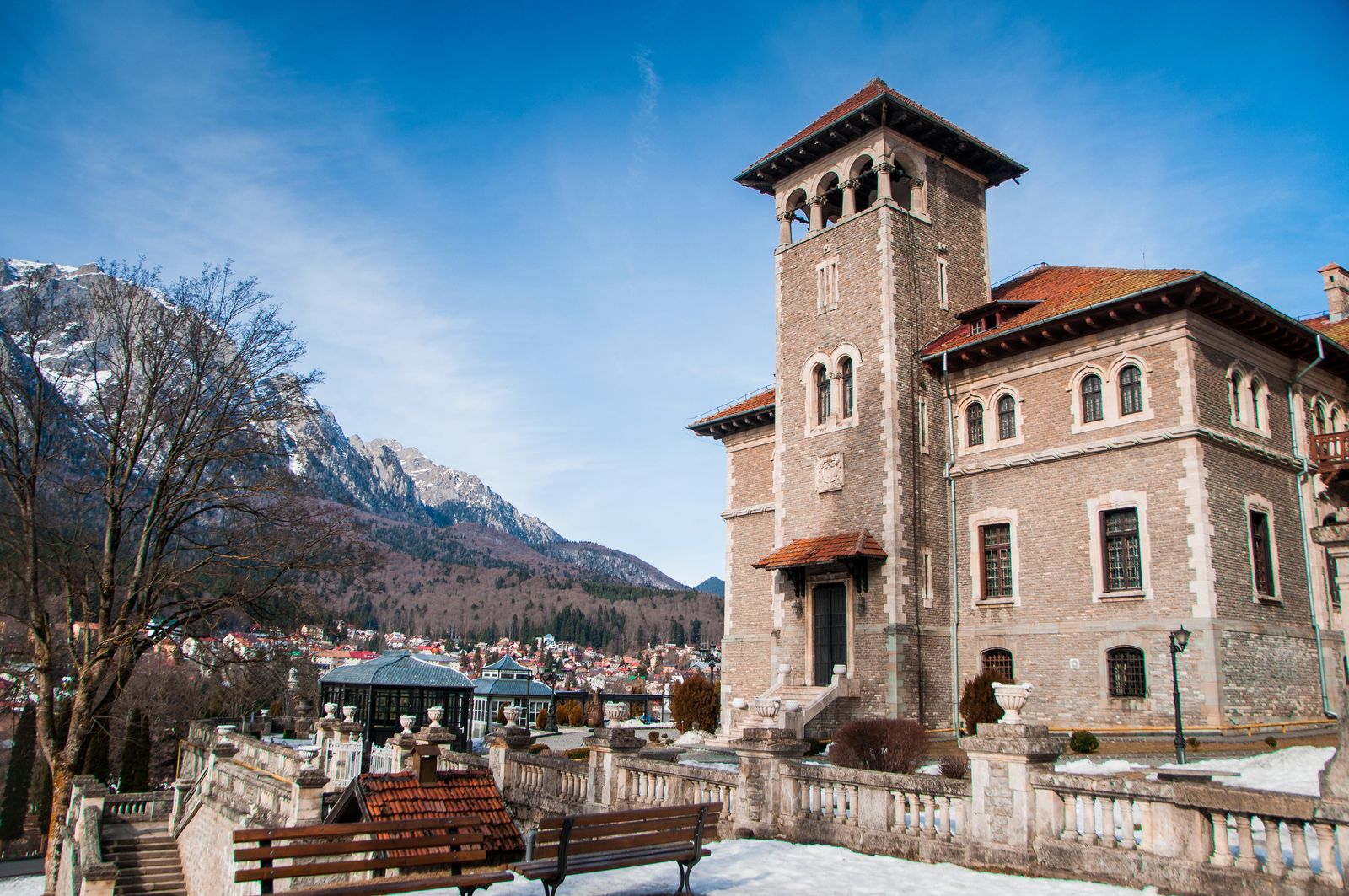 This picture shows the roof of Cantacuzino Castle in real life.