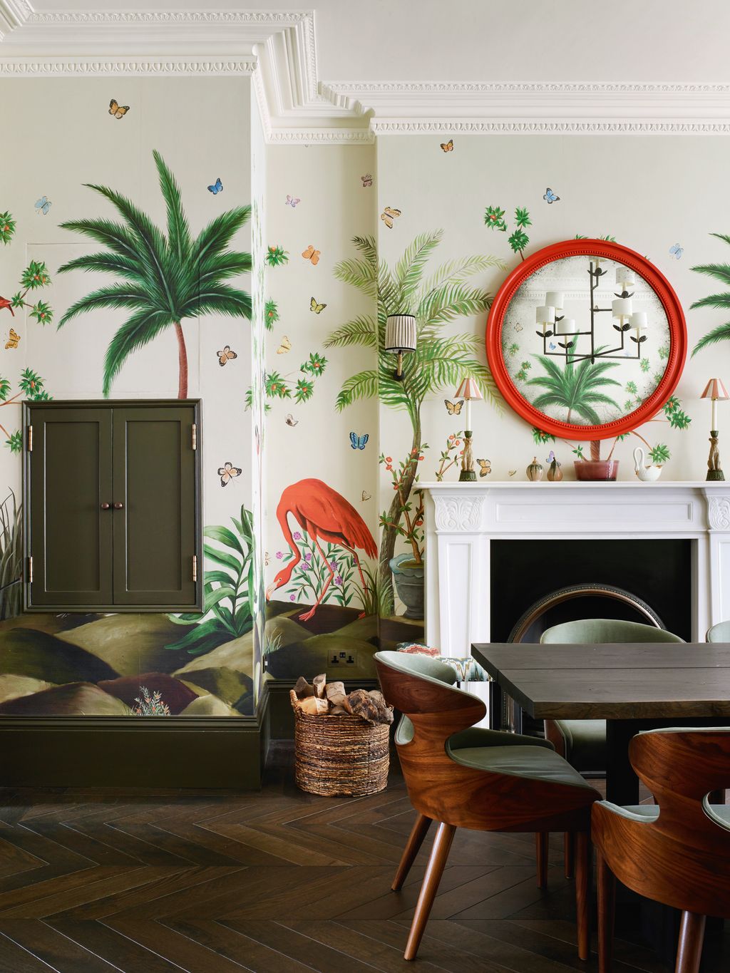 Reid Wrights ‘Ridge mirror in ‘Atomic Red by Little Greene Paint Paper complements the eyecatching Pierre Frey...