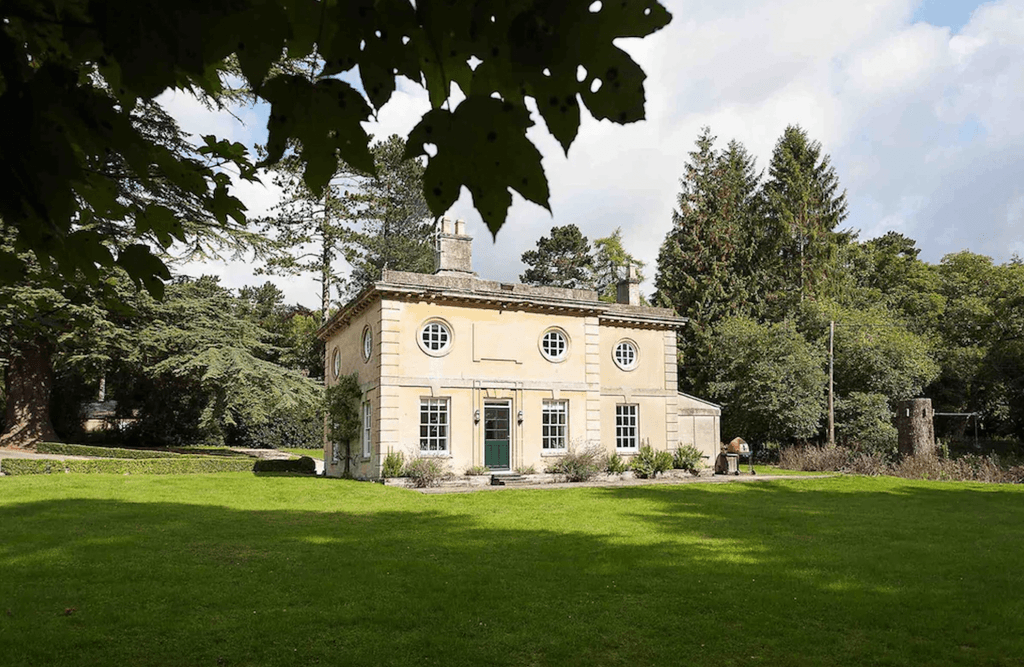 Tucked away on the rolling hills in Blenheim Palace Park sits this lovely manor house in miniature. To stay at Deery Me...