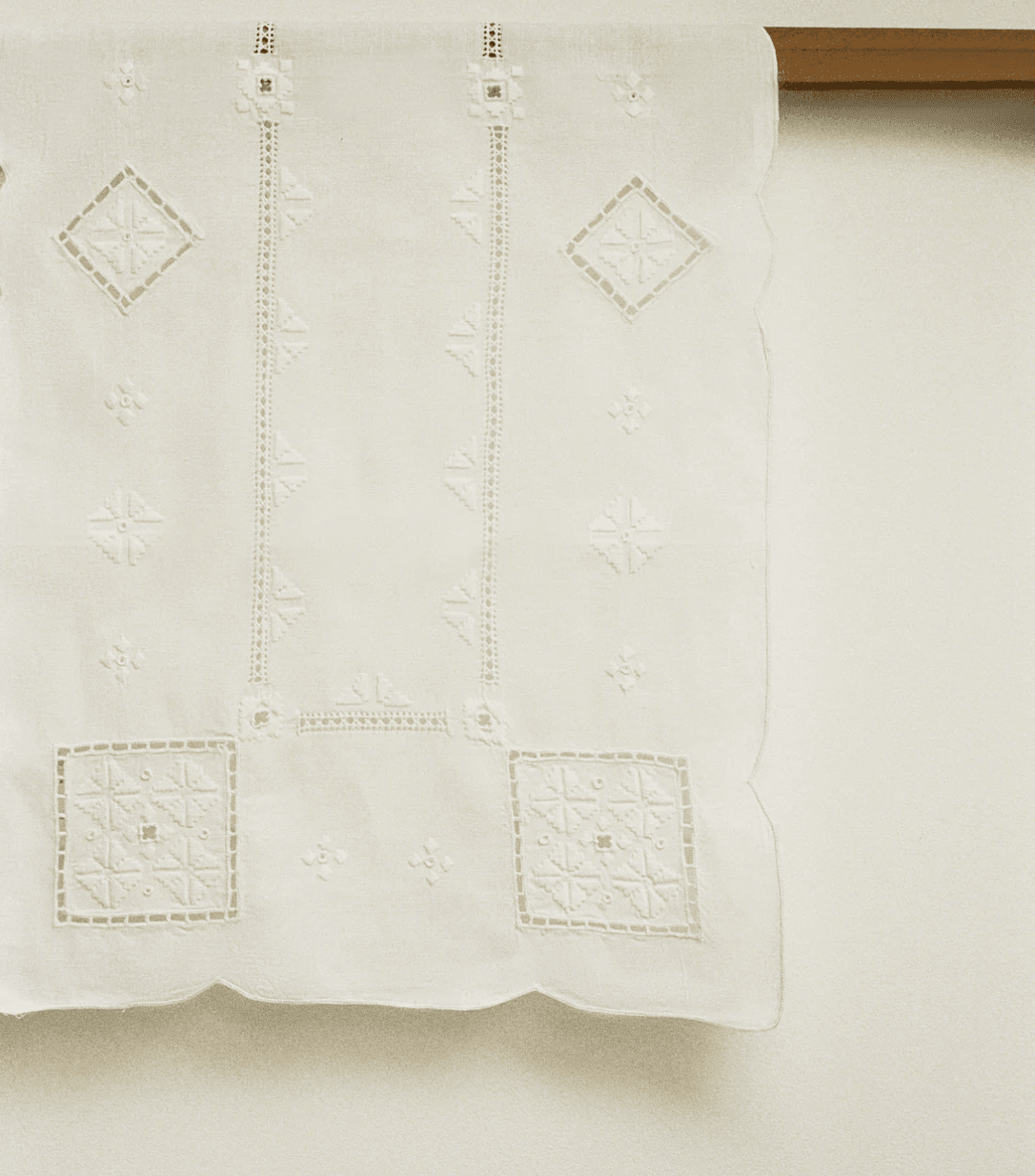 The Punto Antico Centrepiece by Bettina Ceramica