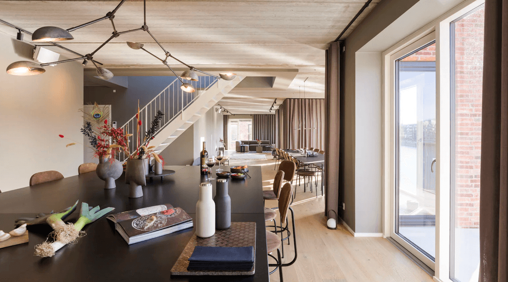 A stay at this studio  is sure to be an unforgettable one. Full of natural materials sculptural lighting and elegant...