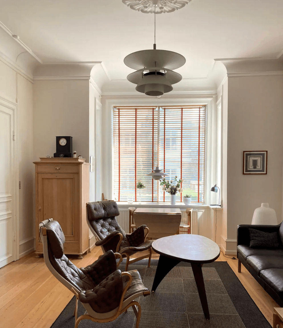 This groundfloor flat in a sprawling Danish villa is a very elegant spot to call home during your Copenhagen holiday....