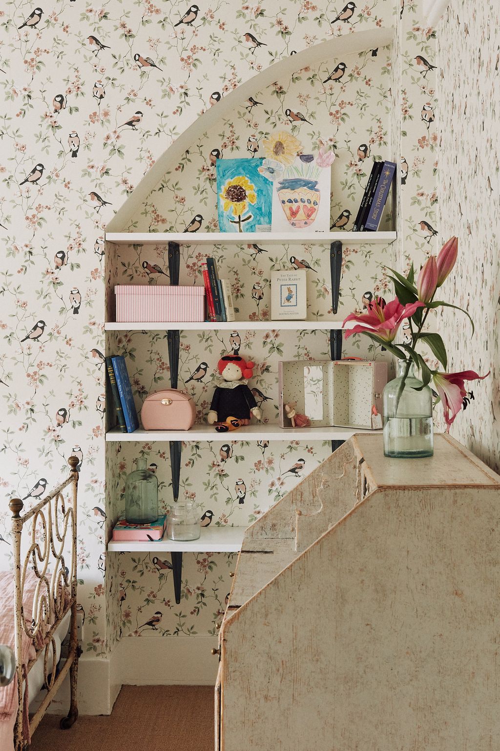 Juana has papered the walls in her daughter's bedroom with a pretty print from Jane Clayton. The desk is another...