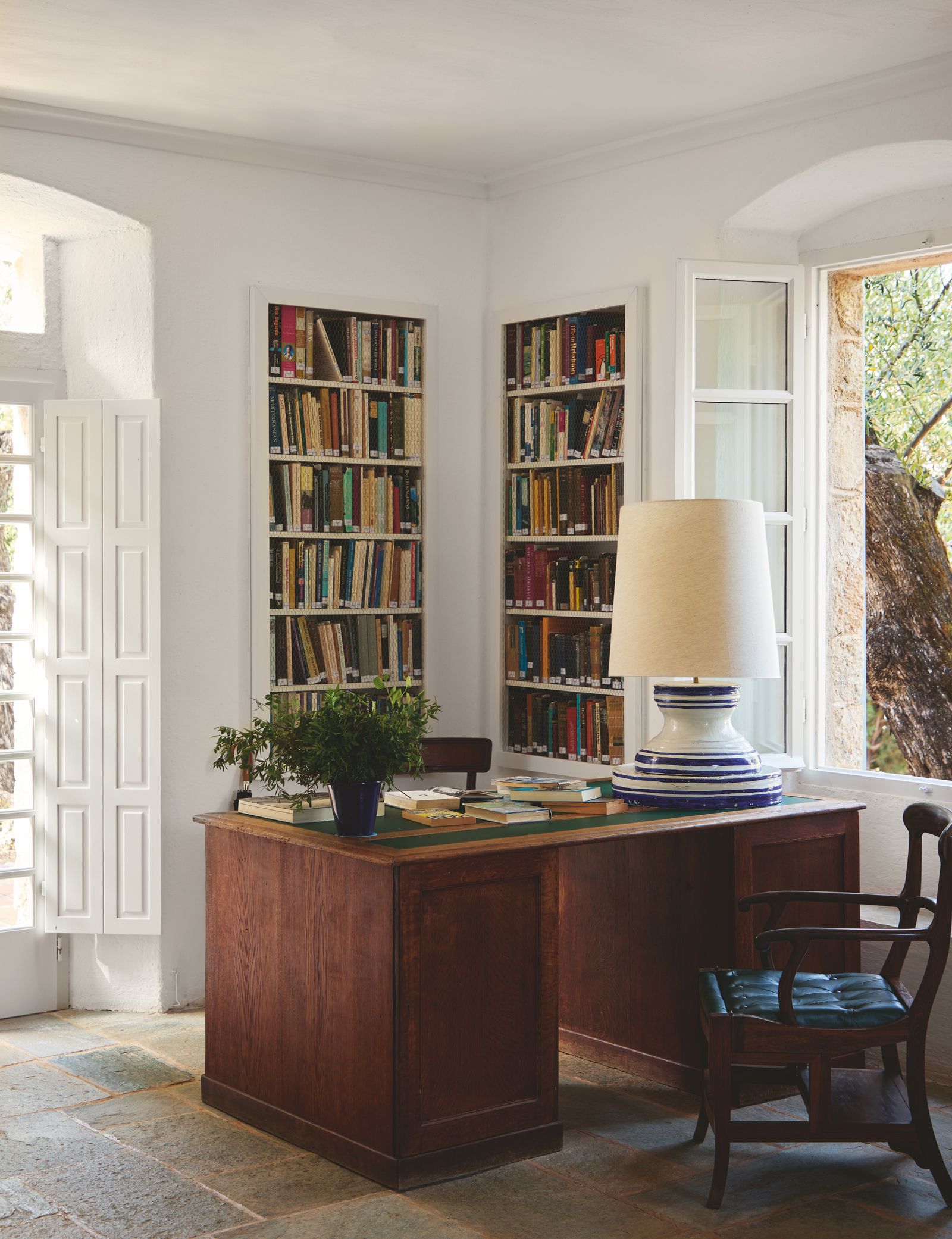 Leigh Fermors desk in the study. The room is located in a separate pavilion finished in 1969.