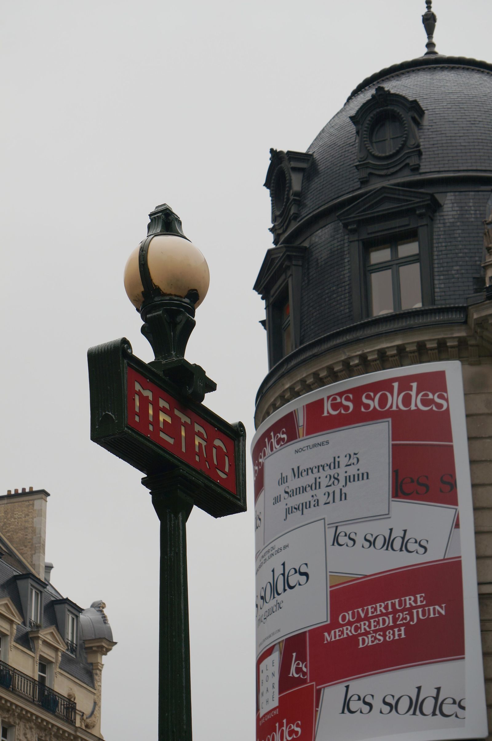 Les soldes come twice a year to Paris.