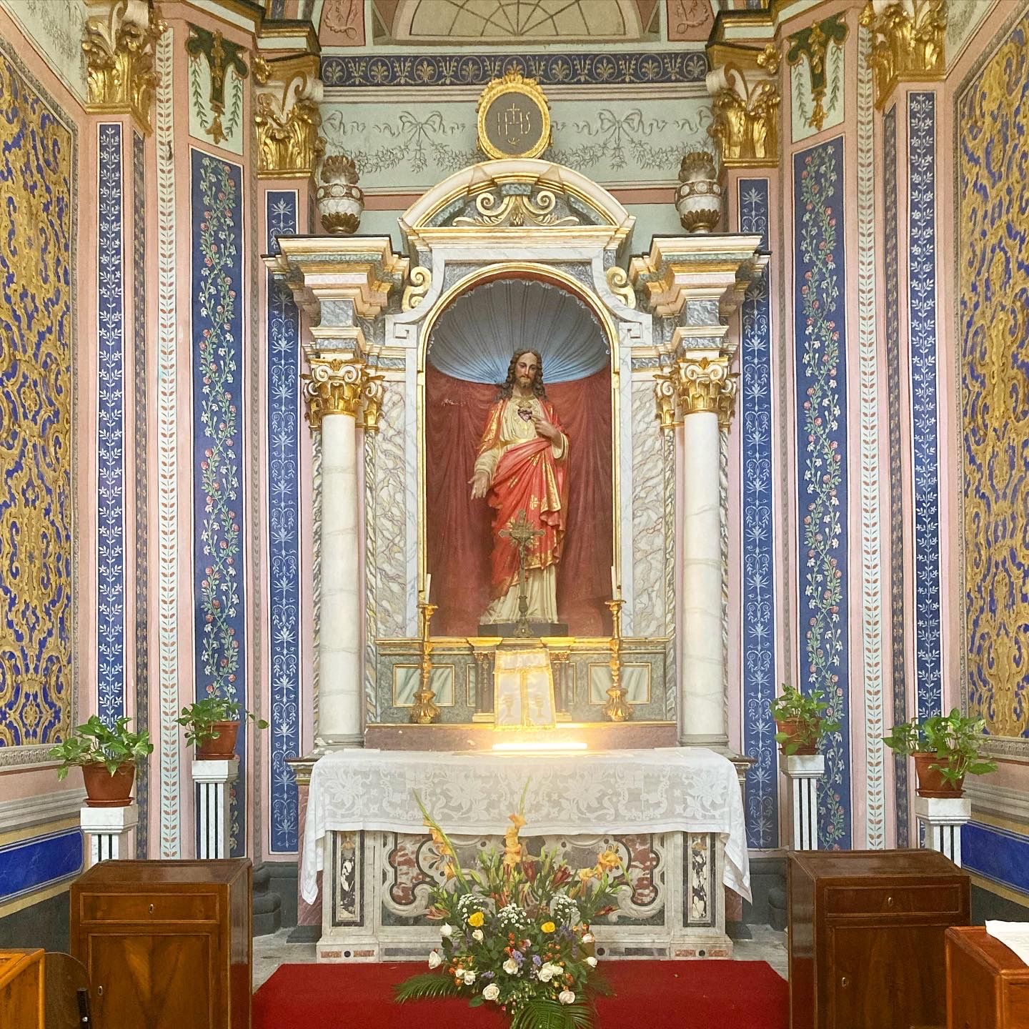 One of the side chapels at the Chiesa di San Carlo Borromeo.